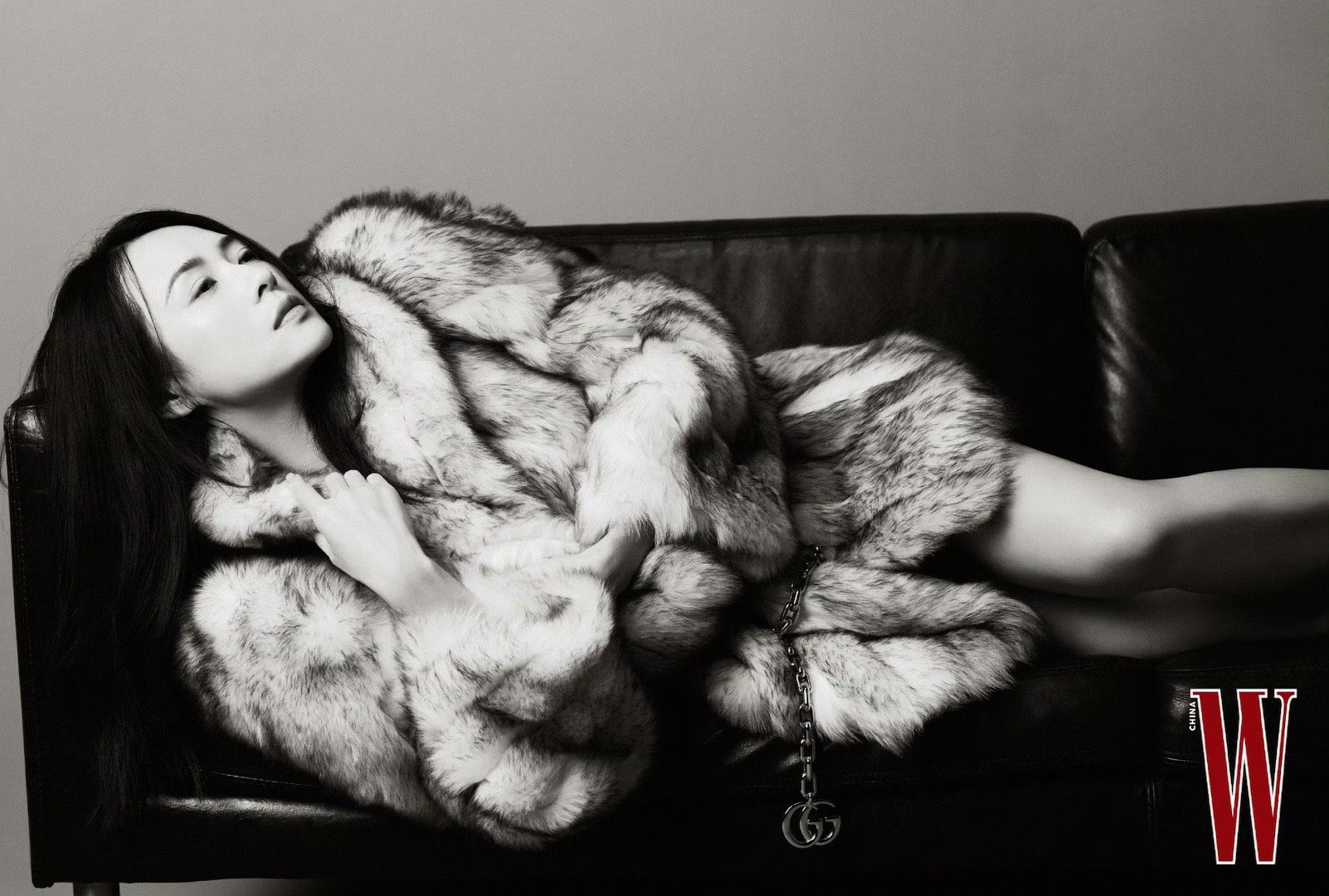 章子怡穿完你的穿你的章子怡的时尚统治力从不让人失望！一月解锁三大奢牌，每件均拿下