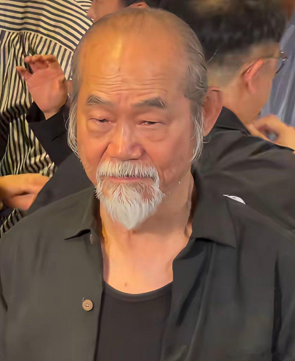 香港力捧谢苗当新一代功夫巨星，硬核武打电影《火遮眼》首映，半退休的74岁老戏骨元