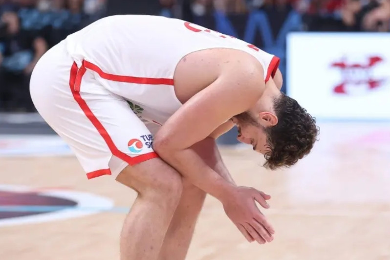 申京正负值全场最低，但凡让他和季后赛一样最后无限开火，那火箭肯定又会输了。今天