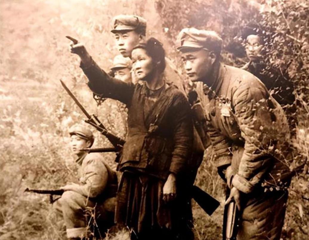 1953年8月，贵州女匪程莲珍被俘，但如何处置她却意见不一，于是，负责人便向毛主