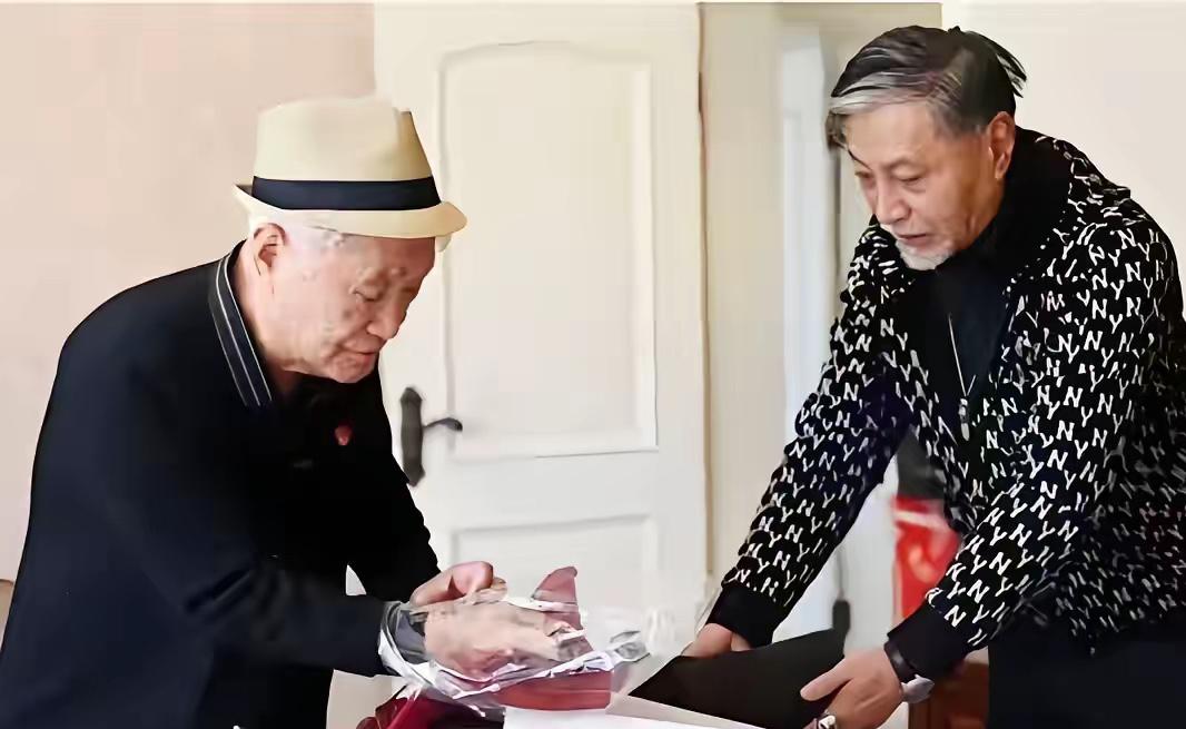 钱再多有什么用？原来牛犇的儿子王侃，根本不是淋巴癌去世的，他的老朋友站出来发声，