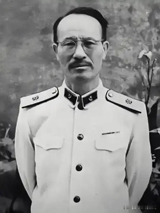 1955年授衔奇观：自己是少将，警卫员是大将，元帅见了他要叫“老师”，他却笑着说