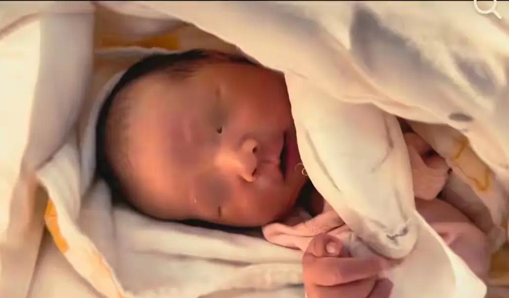 盱眙县新生儿手指被剪断这事算是尘埃落定了，医院和孩子父亲已经协商好了，具体是什么