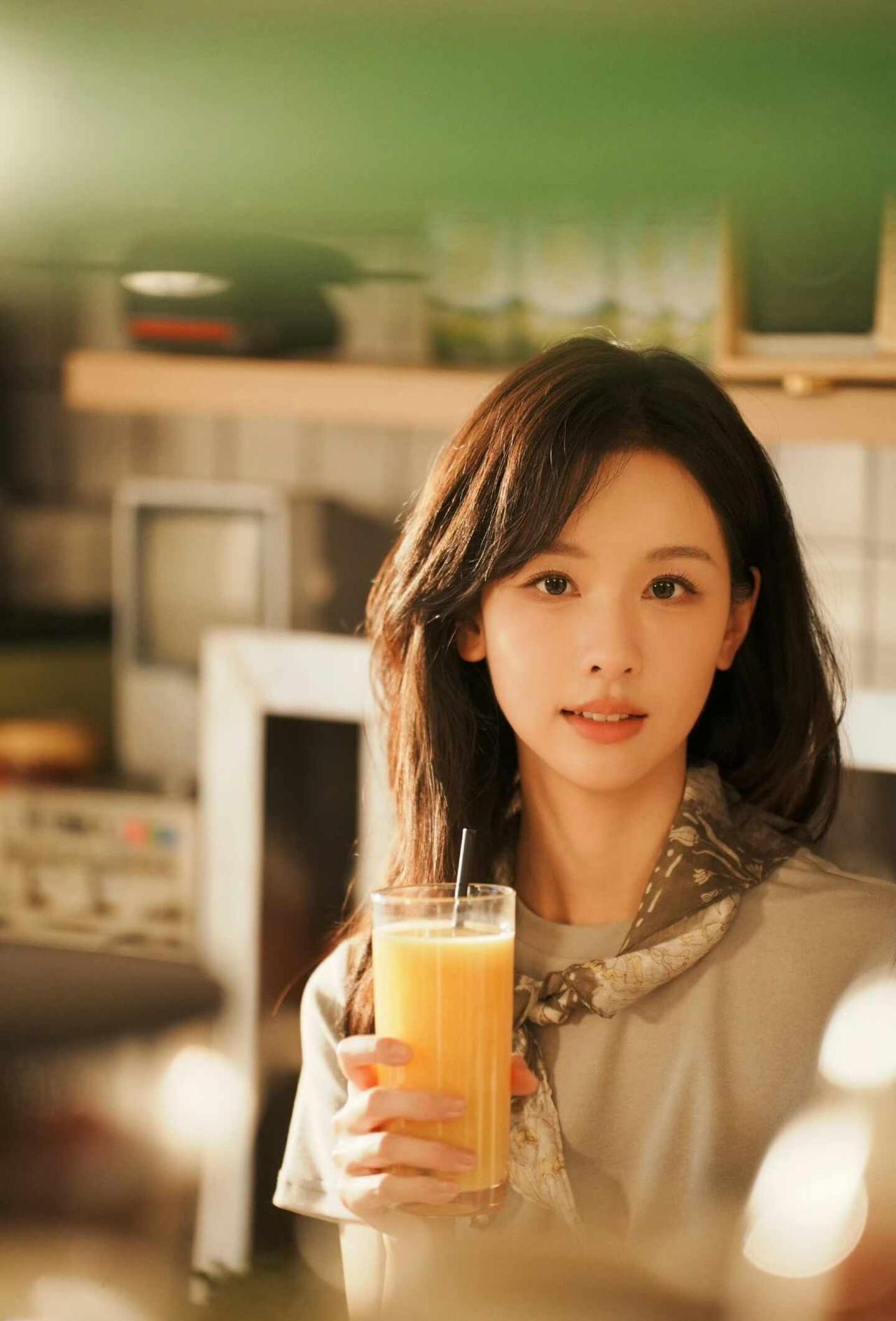 陈都灵|被这组甜晕了！谁能不爱！陈都灵陈都灵余九琪女演员气质女明星