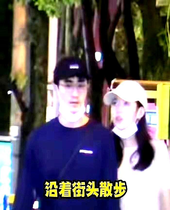 婚房装好了，婚没结成。杨玏搬回父母家那天，顺义那套房，月供还在扣。朋友去看他