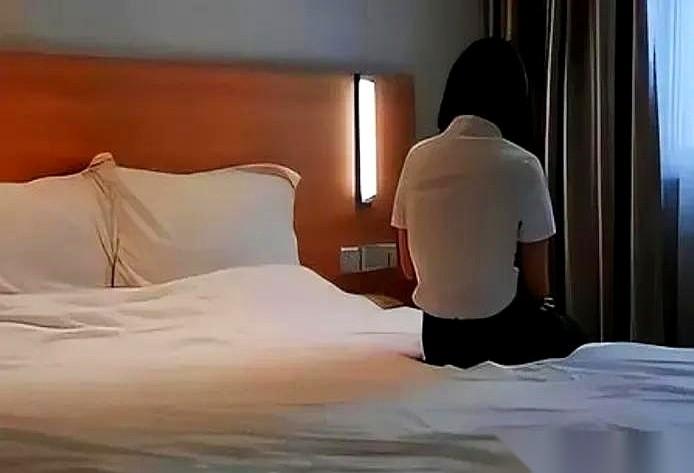 一份来自重庆的刑事判决书，撕穿了所谓“仙人跳”最硬核的底色。这帮人原本只打算借