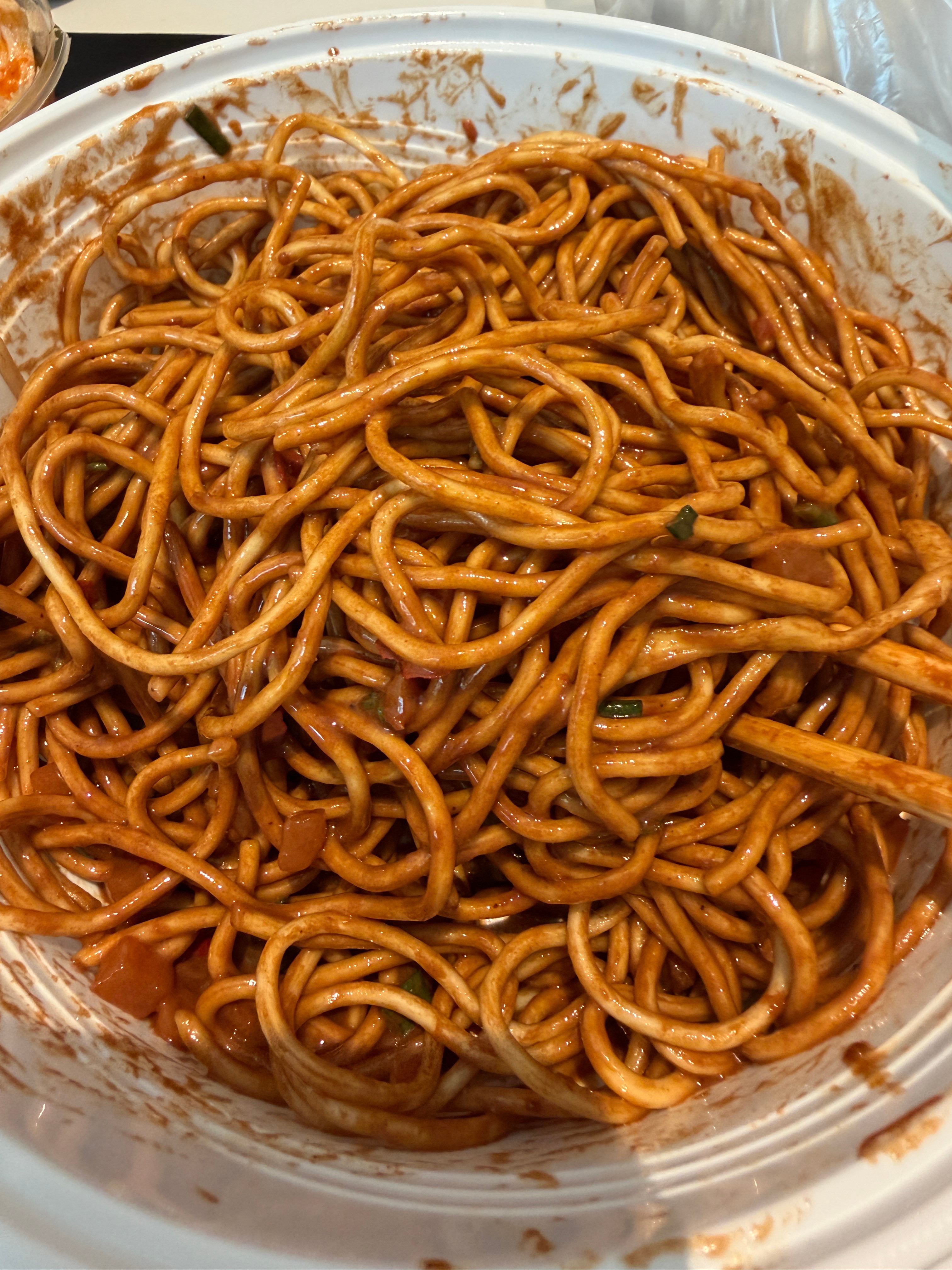 我是不是不太聪明啊？[笑着哭][笑着哭][笑着哭]点了一份生面，都拌好了，吃了好几大口