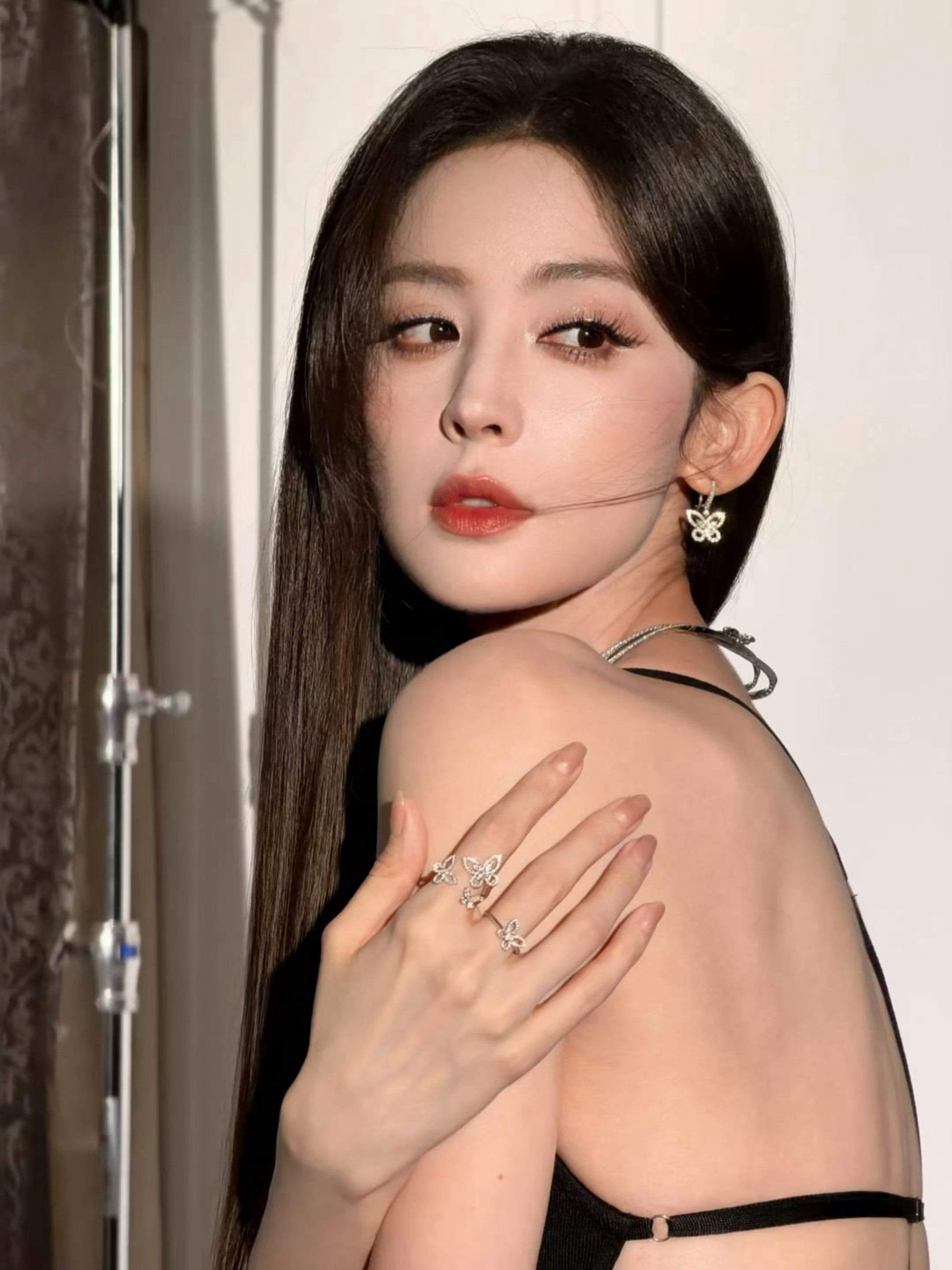 娜扎近期live图在内娱已经是无人能敌的程度，扎不修脸在江山在！
