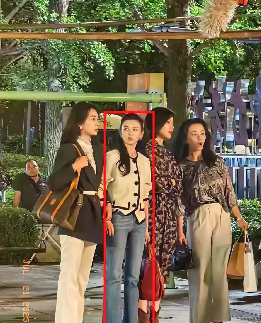 这一刻，瞬间对漂亮产生了焦虑。我的天啊！祖儿是仙女吧，真的好漂亮啊，