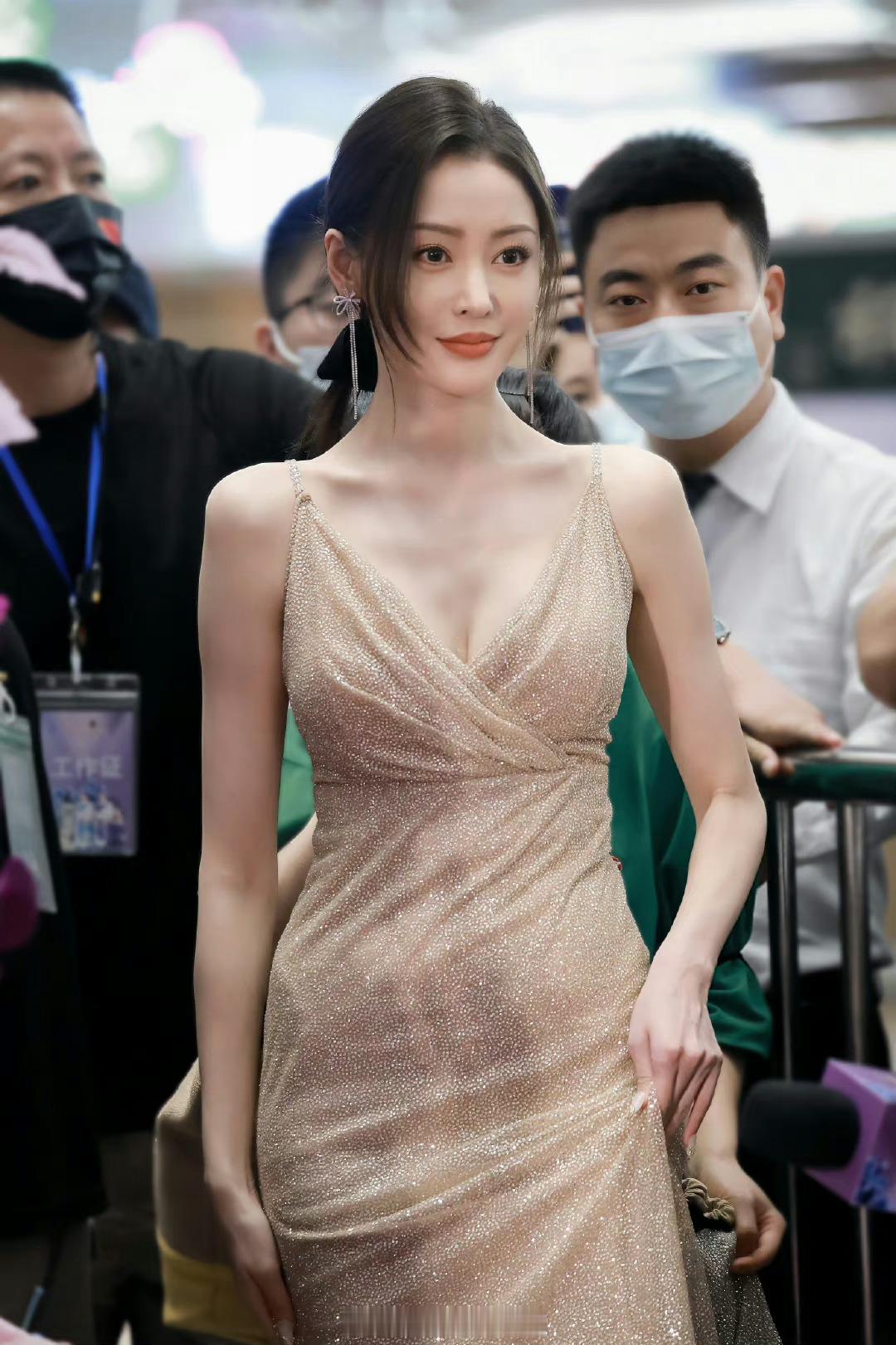 张天爱时尚活动美照