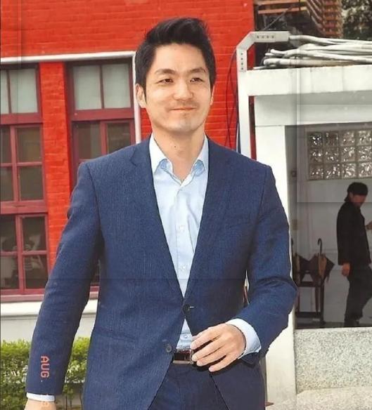 蒋万安可以参加“九三阅兵“，他要是参加了，将会成为东方大国正史里的历史人物，其影