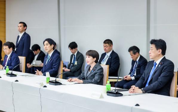 不接待，日本访华了日本又派人来中国了。这次来了个经济考察团，三十号人，说要合