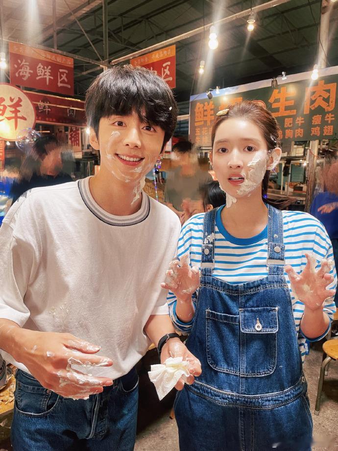 王玉雯回复张新成发给你妈妈了王玉雯看了秋雪漫过的冬天想线下真实张新成，张新成