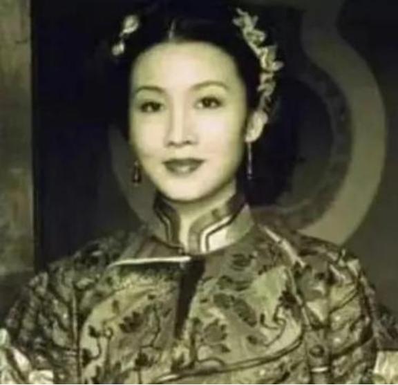 1936年，袁世凯的女儿大婚，进入洞房后，新郎兴致全无，怒骂新娘：“你个残花败柳