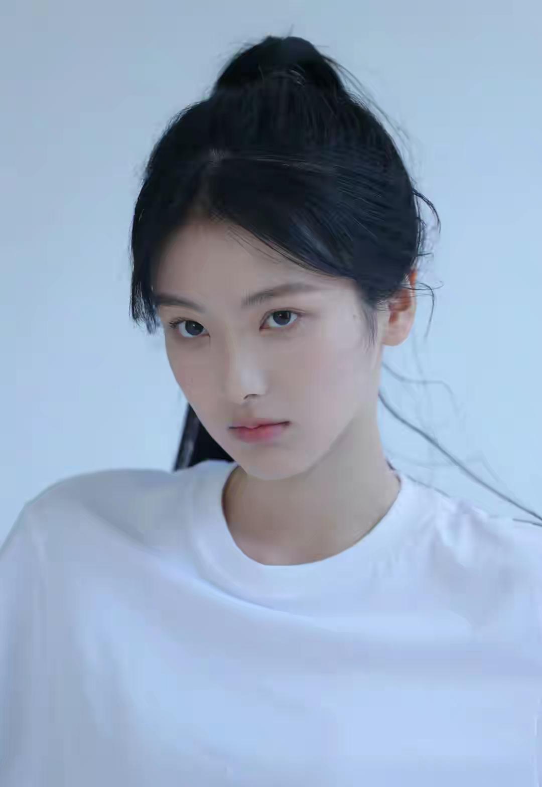 简约白T恤，清新自然，元气满满！🌞✨漂亮有艺术感的连衣裙穿搭分享胖人穿啥颜色