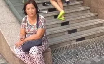 与一个精神不正常的人生活真的很难！隔壁有个老王，三十年前娶了一老婆，从各方面看