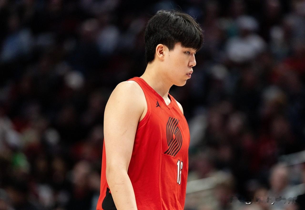 三分投的漂亮，热身时三分球10连中。杨瀚森半场替补登场拿下0分3板1失误。