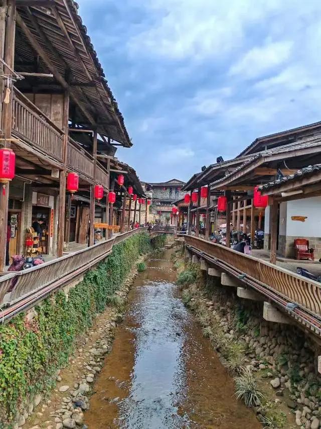 江西旅游，广昌甘竹老街美景游玩攻略！广昌甘竹老街美景和美食推荐：1、青石板