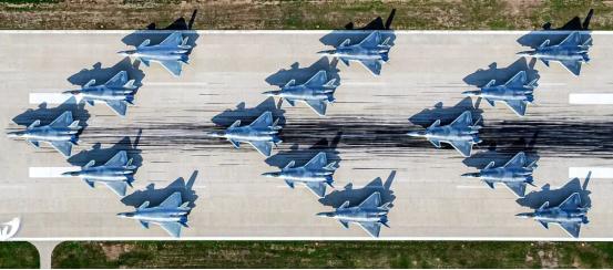 歼35开足马力建造，美军官被迫承认：这样下去无法与中国抗衡美军又开始“卖惨要