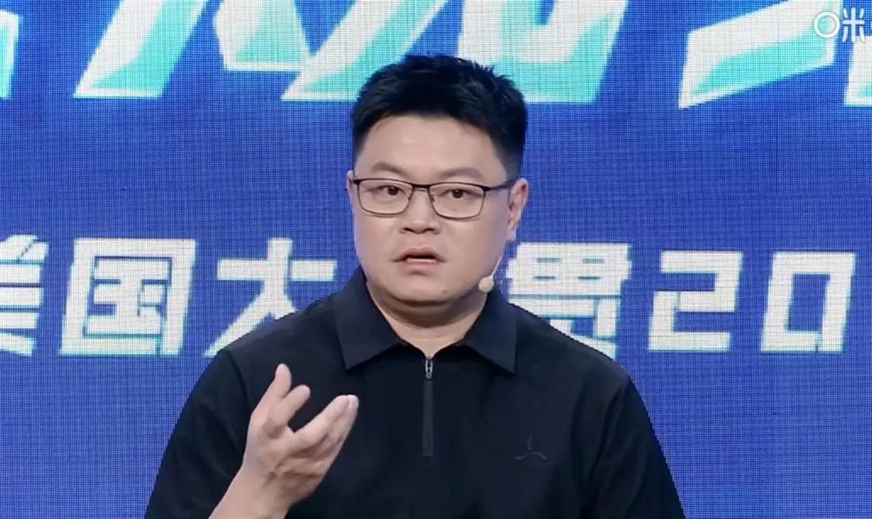 侯英超的分析一针见血，直言：未来曼昱的出路将不再是单打，而是双打，不敢相