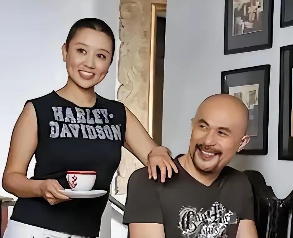 徐锦江中了翁虹的毒，老婆都是照着翁虹的模样找的！这不能怪徐锦江，像翁虹这么有风情