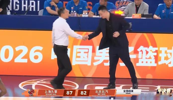 CBA季后赛半决赛，87-82战胜，大比分1-0领先。上海数据：洛夫顿18分4篮