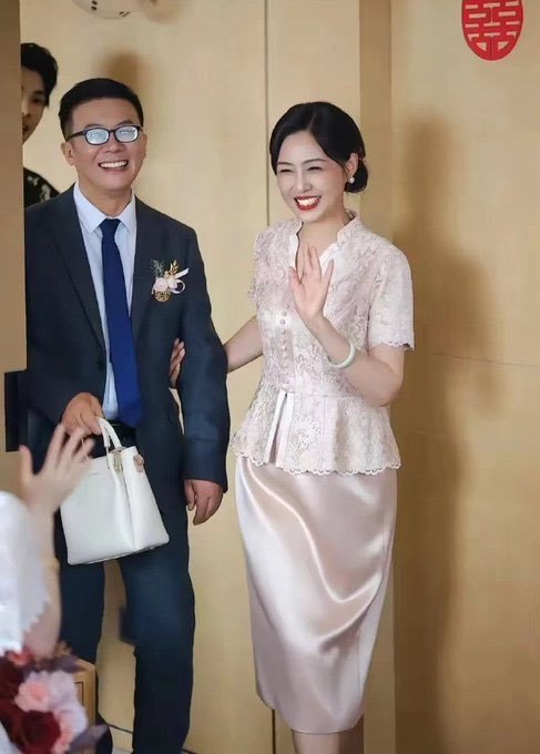 丈母娘穿的比新娘还好看是不是喧宾夺主了？​​​
