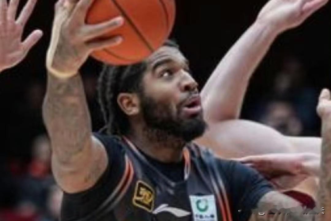 CBA开出重磅罚单！因辱骂裁判，对山东外援珀塞尔&克里斯各罚3万，主帅邱彪罚2万