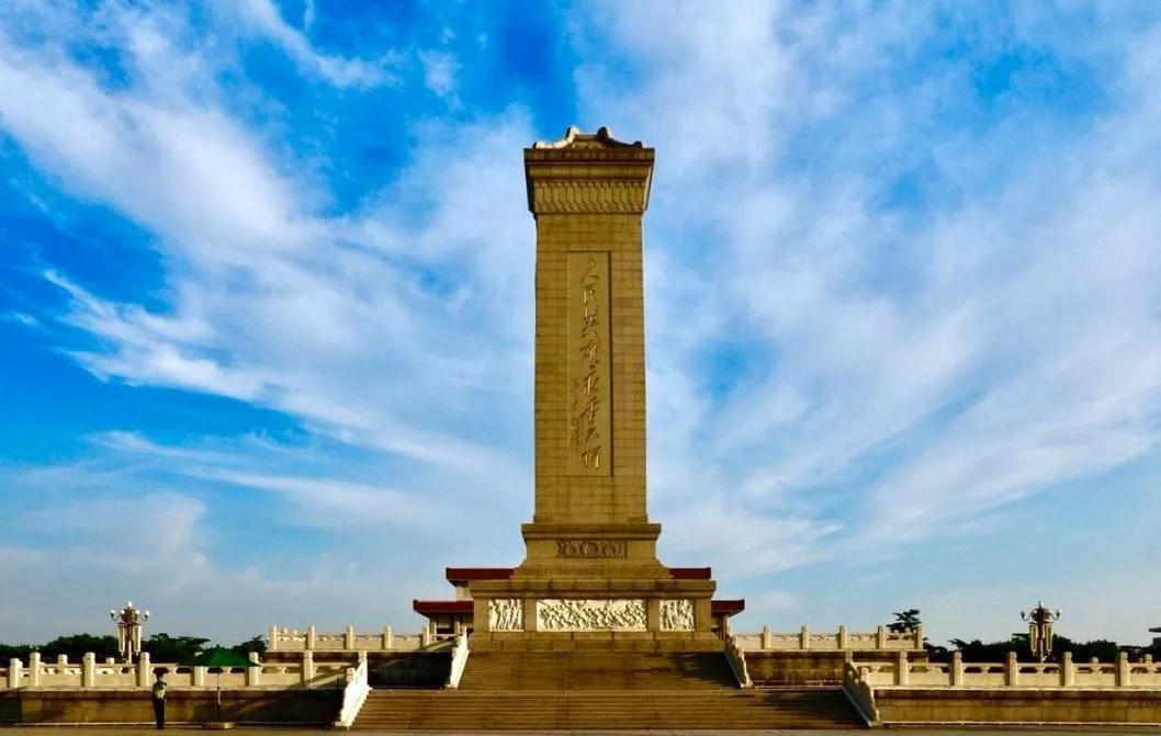 九三阅兵即将到来！在此之际，我们回顾人民英雄纪念碑的碑文。 由毛泽东撰写，周