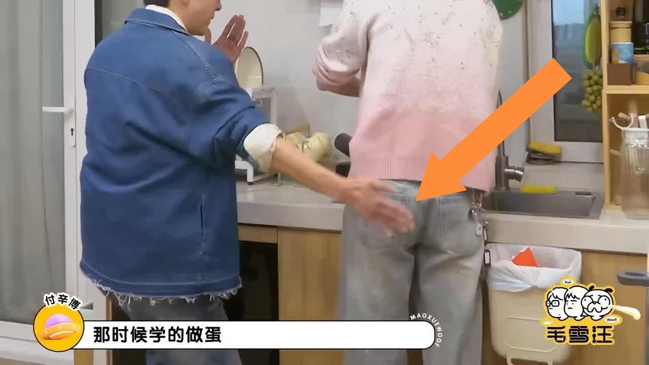 胡夏这下有嘴都说不清了这个举动不想让别人误会都难，被李雪琴敏锐“捕捉”。
