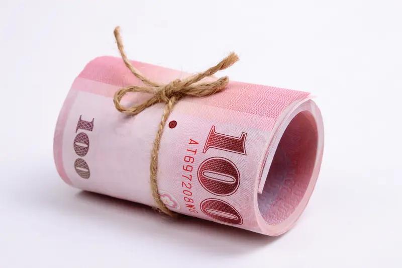 新华社重磅发布！2025年中国GDP超过1400000亿大关。若按百元面额纸币