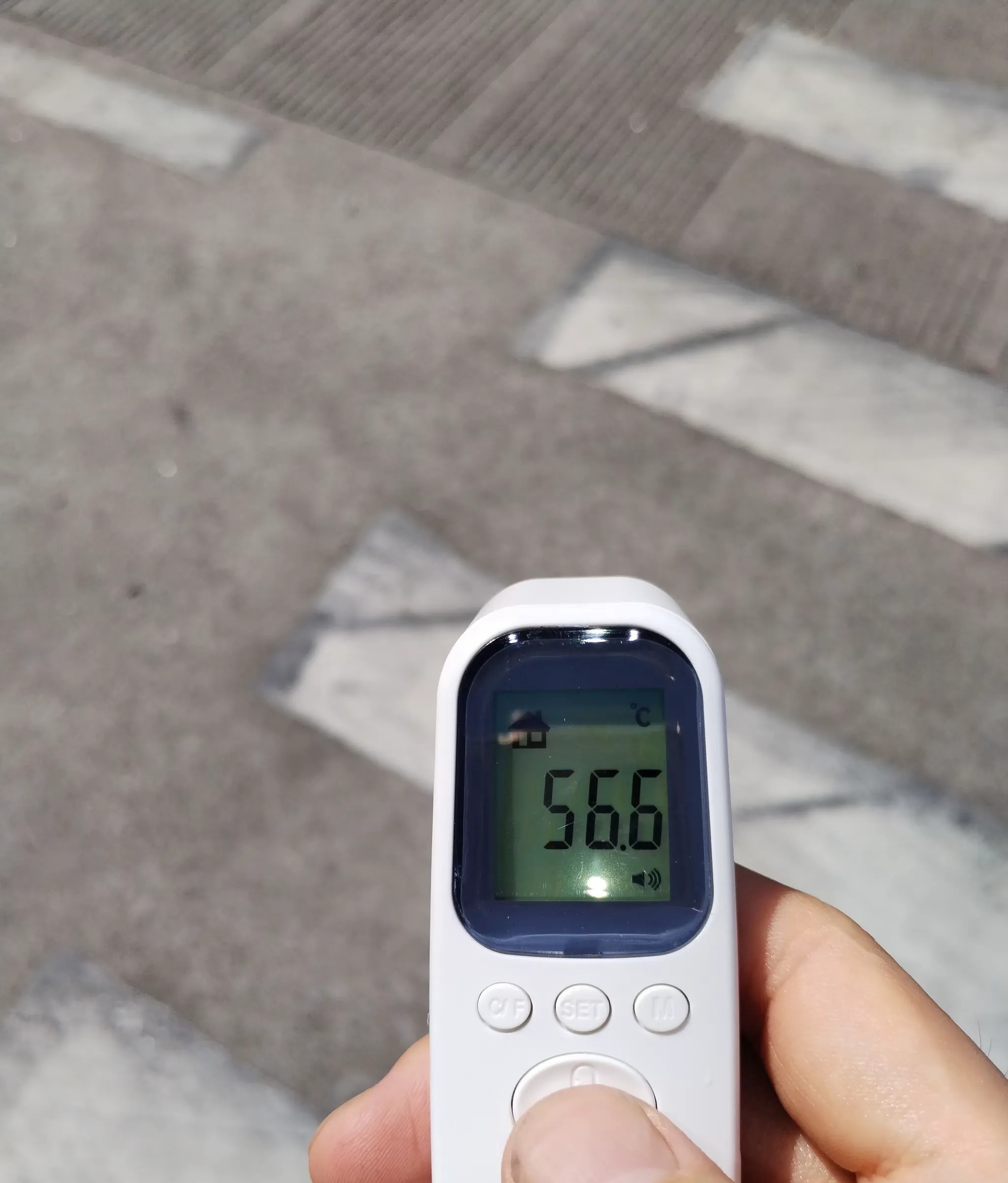 为什么再热的天温度只报39度？很多人说温度超过40度，就会准备停工停产的，不知