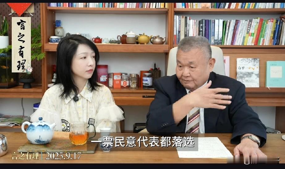 黎建南说，理解郑丽文，她是现在最合适的国民党主席。虽然她和馆长的对话让许多人