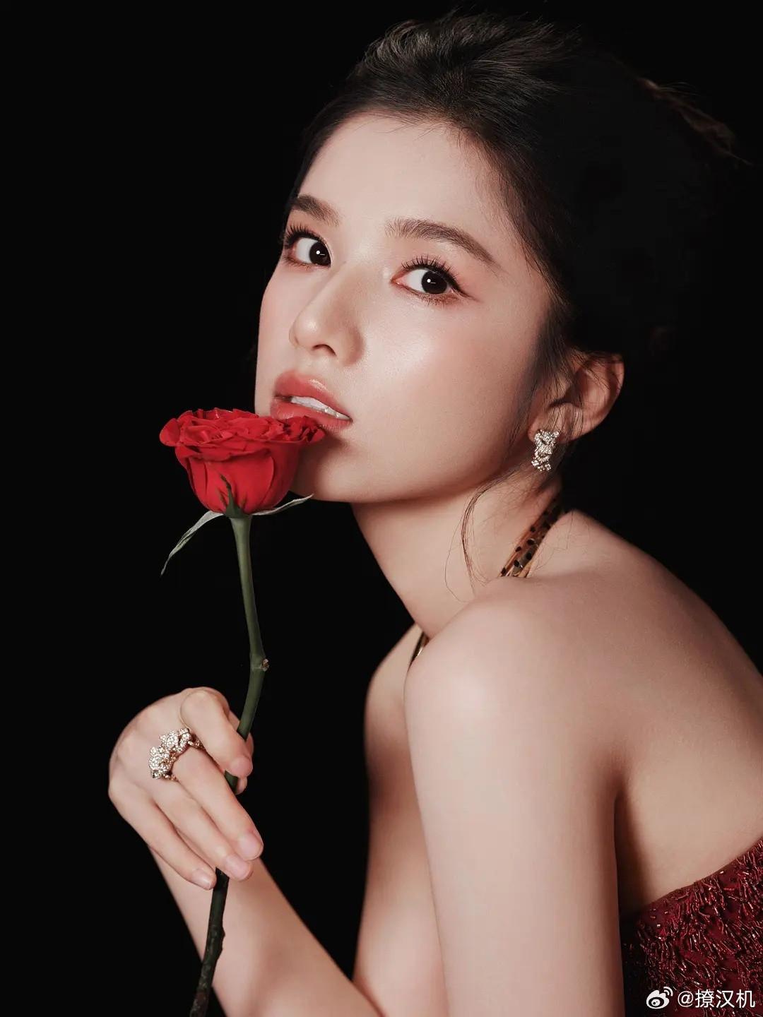 张婧仪真的是年轻女星里最适合高定珠宝的了张婧仪