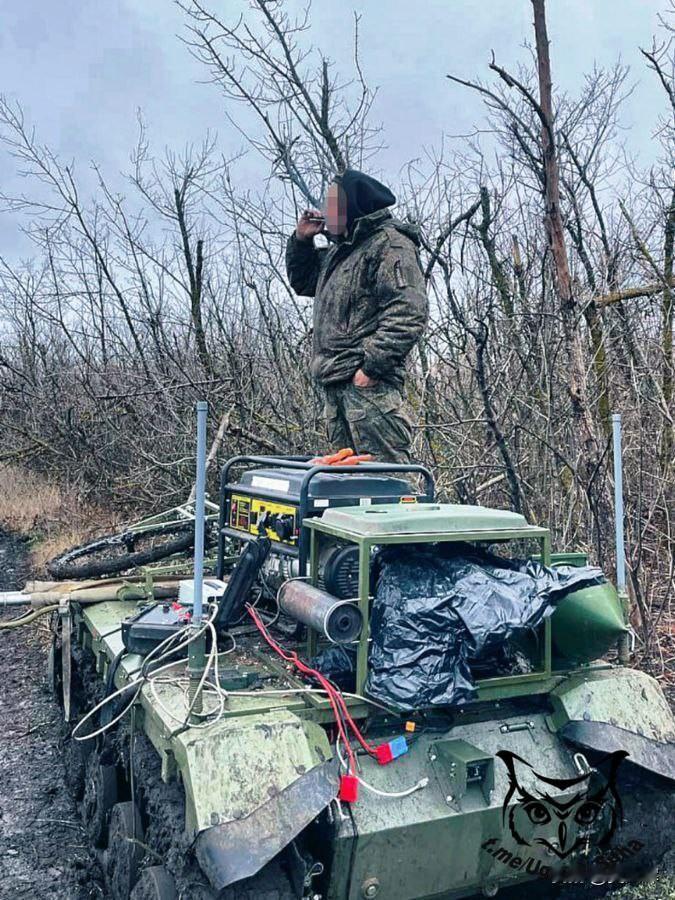 俄罗斯武装部队光纤遥控履带式平台，部署于特别军事行动区域某处。