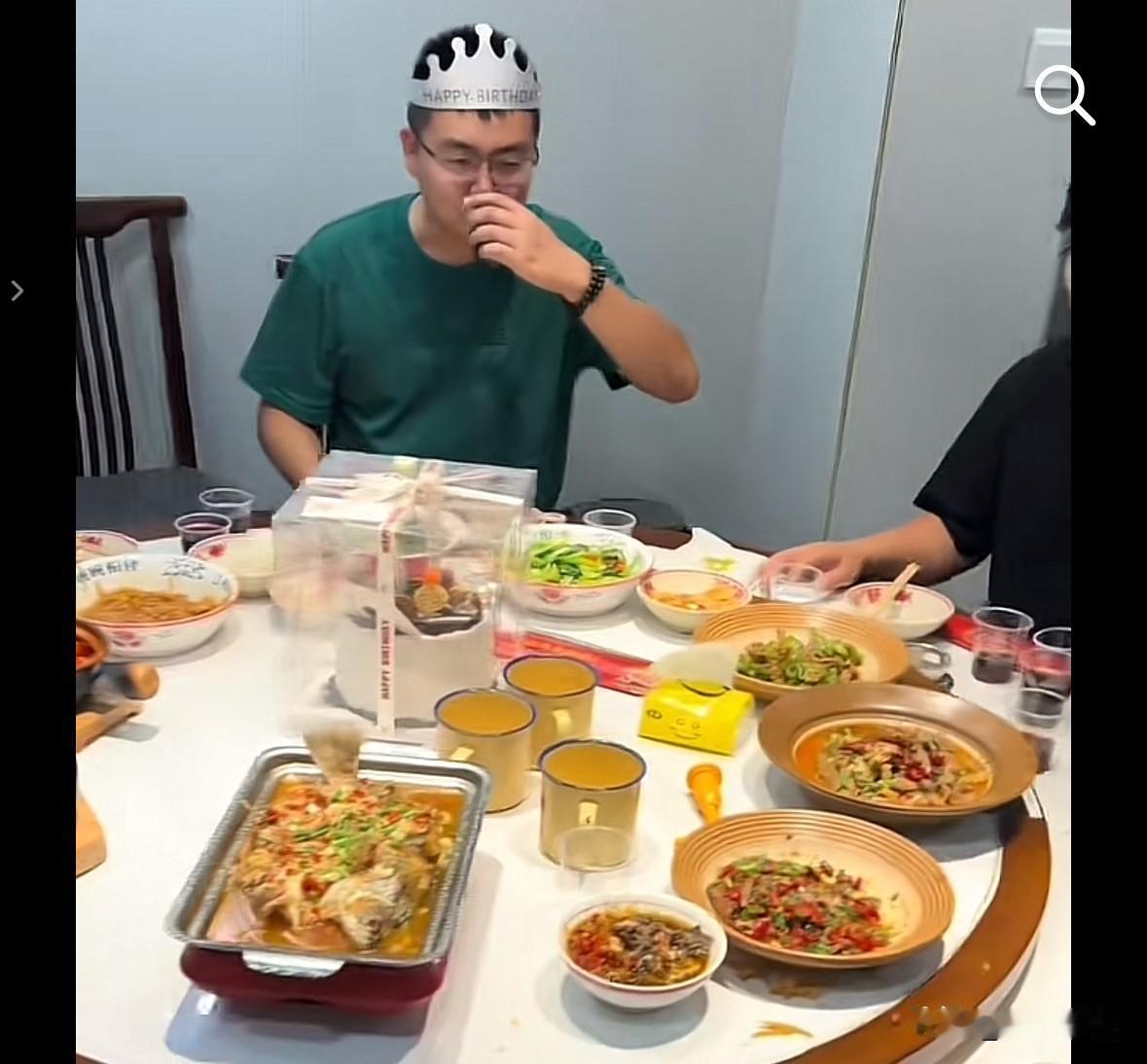 杜新枝开启连更模式，信息量挺大。昨天6月29日，郭威刚过完生日，田静的文案是“农