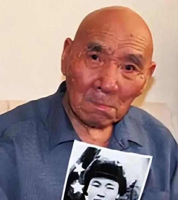1953年，毛主席见到志愿军“打坦克英雄”苏吊蛋后，觉得这个名字实在不雅，便笑着