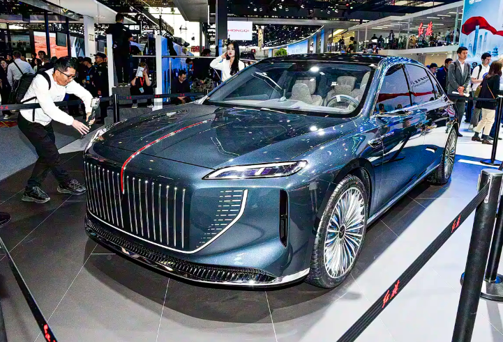 重磅全新红旗H9全新红旗H7红旗越野量产版将于北京车展发布H9是红旗的经典车型