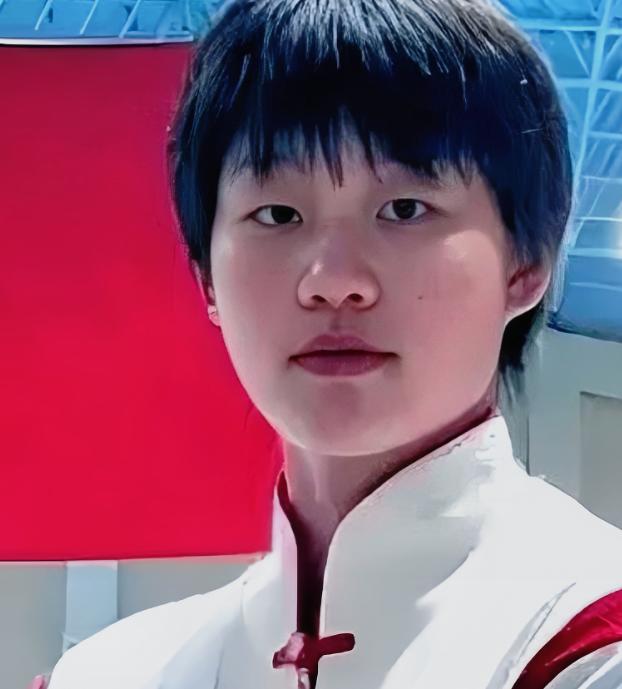 游泳神童于子迪2012年10月16日出生于河北省保定市。2025年11月11日在