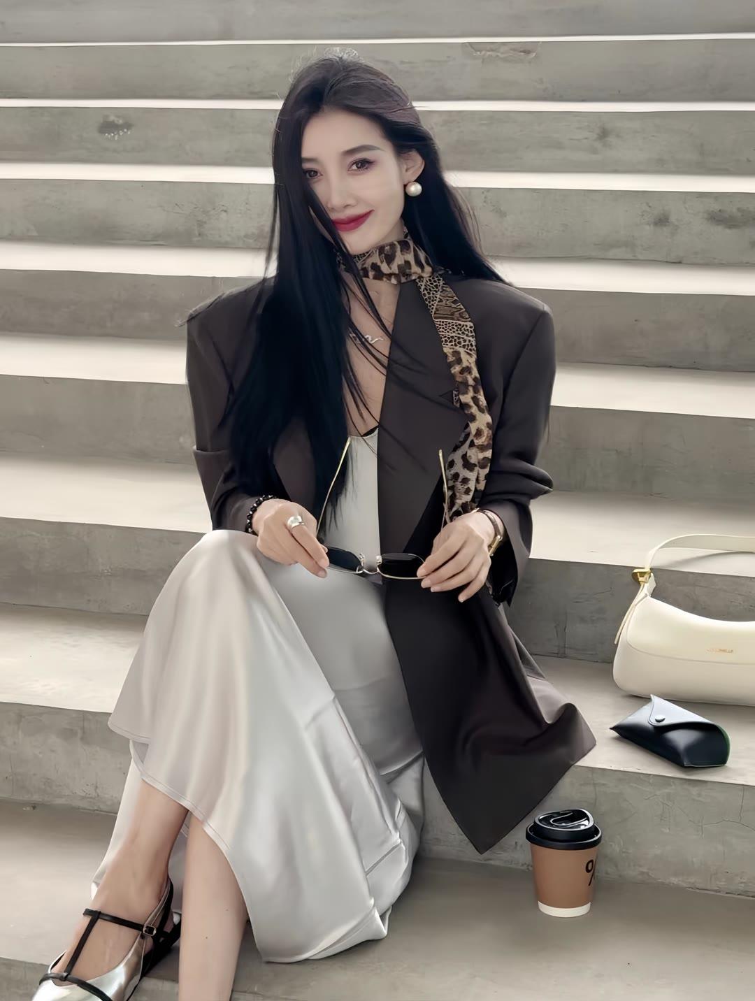 有气质的穿搭如何打造?想穿出高级气质，不用堆砌大牌，关键在“松弛感+精致细节”的