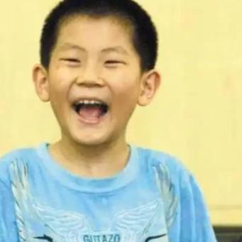 “国家的一大损失！”2000年，山东有一神童，短短的2天便念完小学，10岁那年参