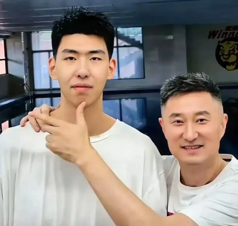 徐昕谋求交易！这其实很好理解，易建联退役之后，本应将徐昕扶正才是，可结果却交易