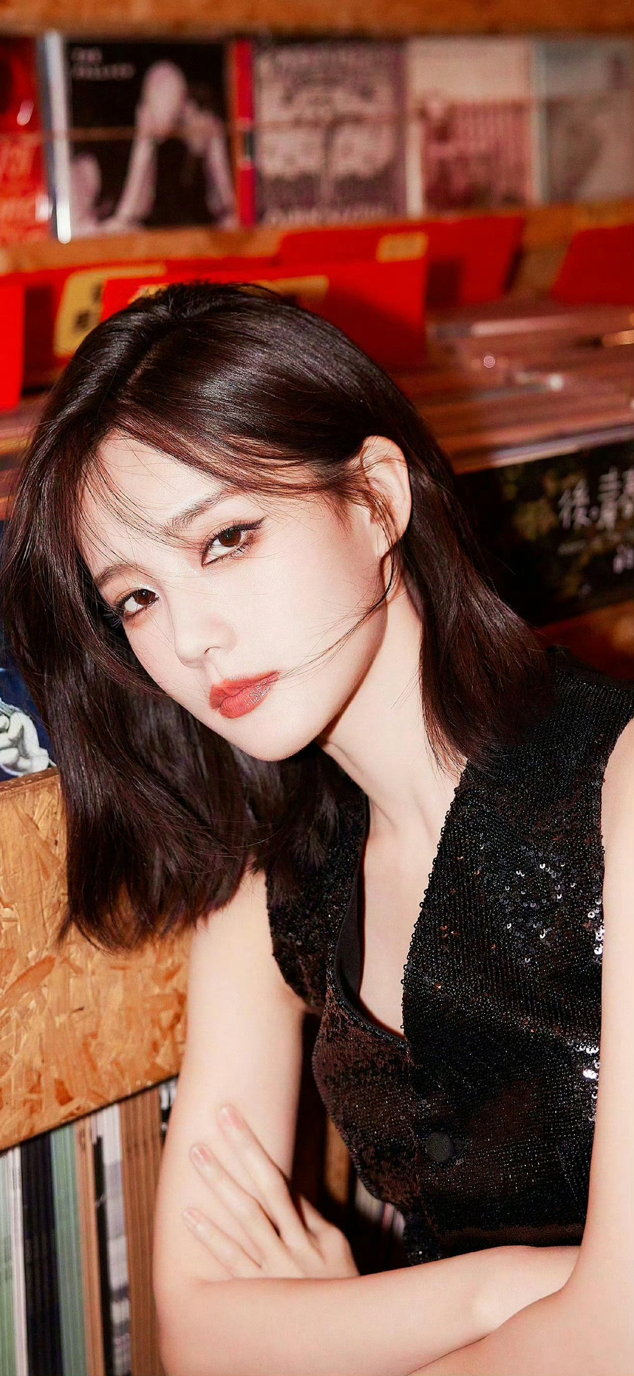 李一桐怼脸盯一点也不差