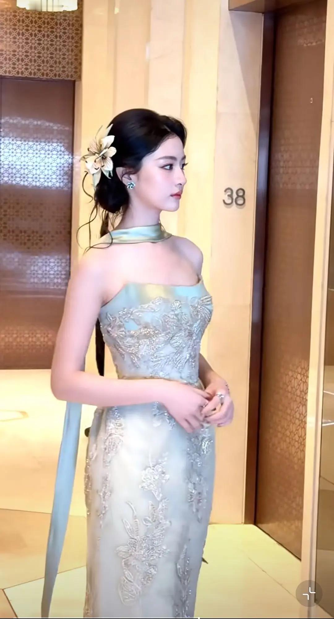 赵晴到底做了什么项目脸型现在这么流畅了，她以前的高颧骨哪去了