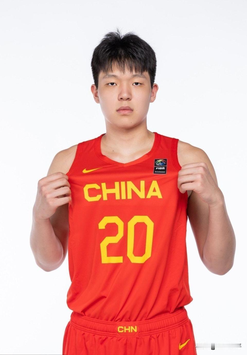 郭指导幸福的烦恼，从选人捉襟见肘，到目前的人满为患排花了眼，像周琦这样的中锋在国