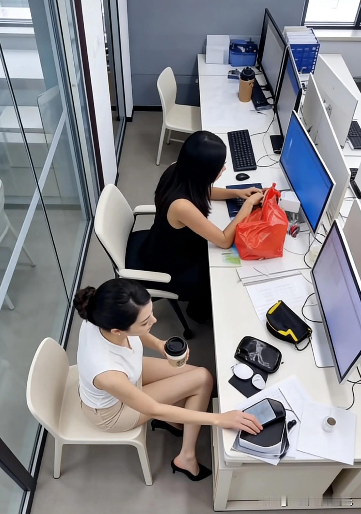 办公室日常：咖啡与工作并行，忙碌中的小确幸为什么有些女性在中年时更有魅力?