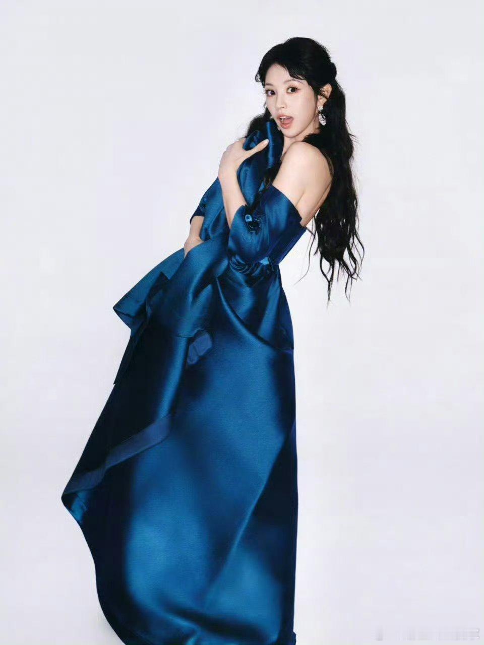 田曦薇星光大赏第二套造型出图，真是美得让人睁不开眼