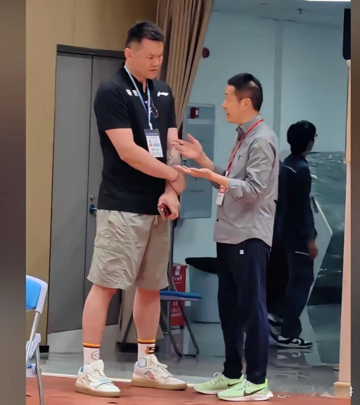 陈海涛进退两难！近期根据广东本地体育媒体人的爆料，目前广东男篮正面临一个非