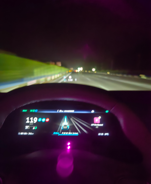 蔚来es6，高速噪音吓死人晚上回老家，路况不错，遇慢车超车加速，没想到es6加