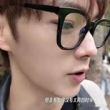 这娃的皮肤也太好了吧，自叹不如啊许凯